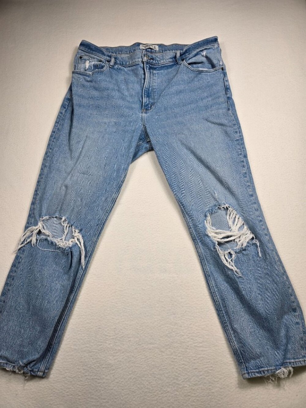 Abercrombie & Fitch 33/16S The 90s Straight Ultra High Rise Ripped Jeans